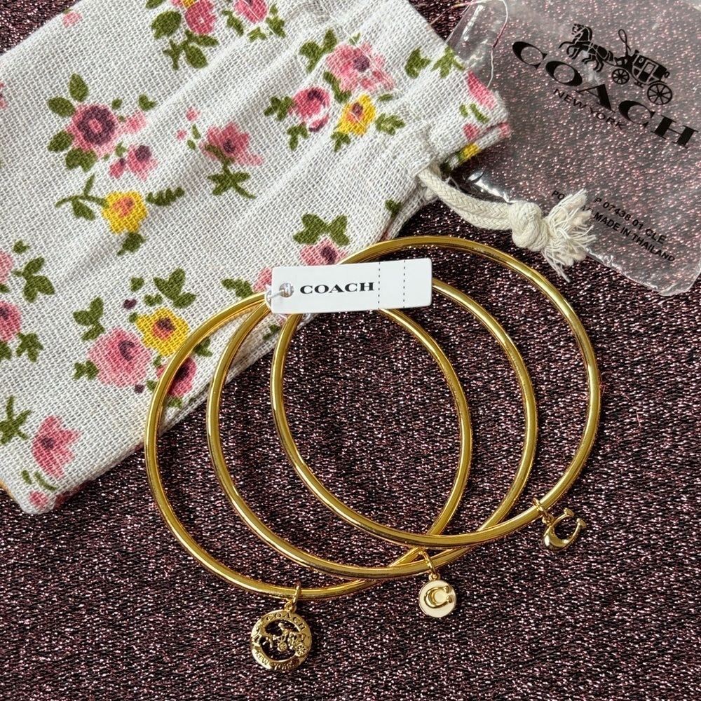 Brand New COACH Horse and Carriage Trio Charm Bangle Bracelets Gold Tone Stack